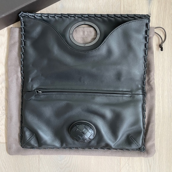 Bottega Veneta Intrecciato Fold Over Turnlock Clutch - Black - Picture 3 of 9